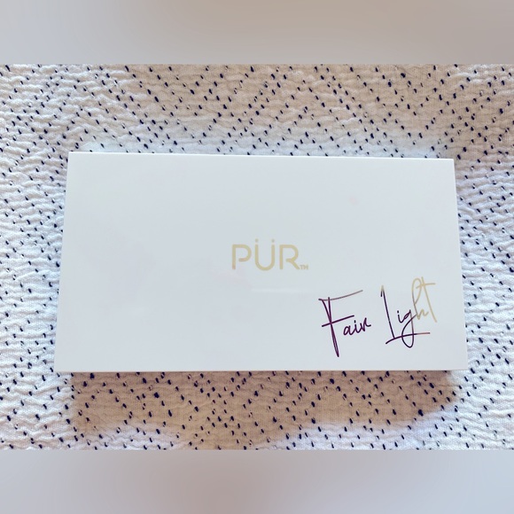 PÜR 4-IN-1 SKIN-PERFECTING POWDER Face Palette FAIR LIGHT - Picture 6 of 8